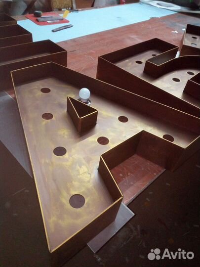 Буквы ретро с лампочками