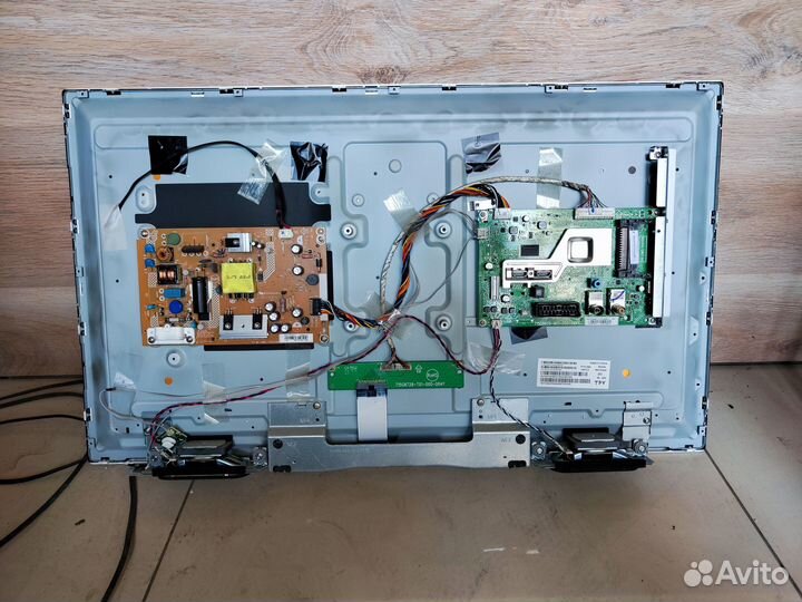Телевизор Philips 32PHS4032 (Разбор)(По запчастям)