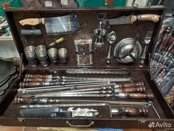 Подарочный набор шампуров в чемодане