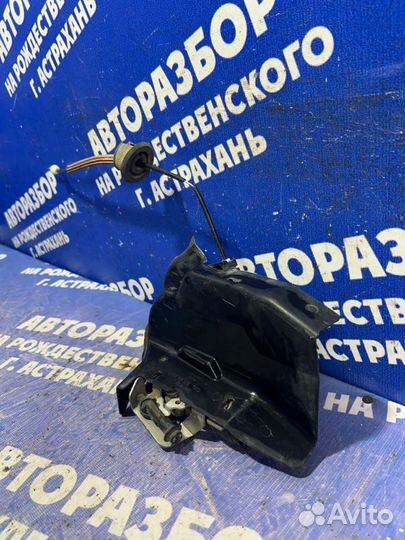 Задний правый замок двери Audi A4B6 седан 2003