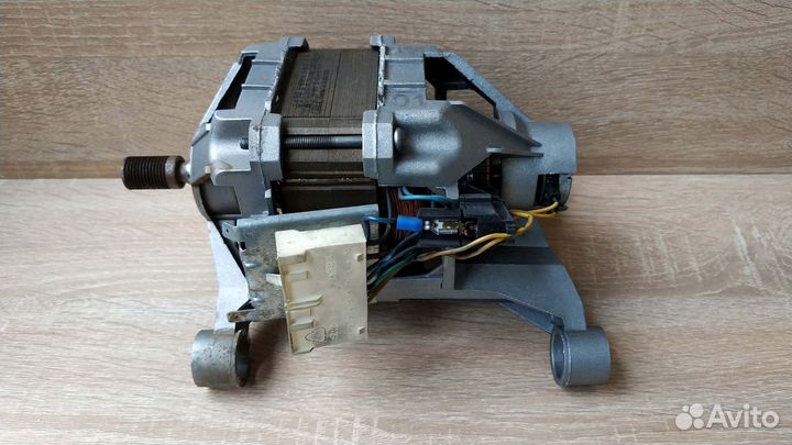 Двигатель 512022102 сма Zanussi 8 контактов