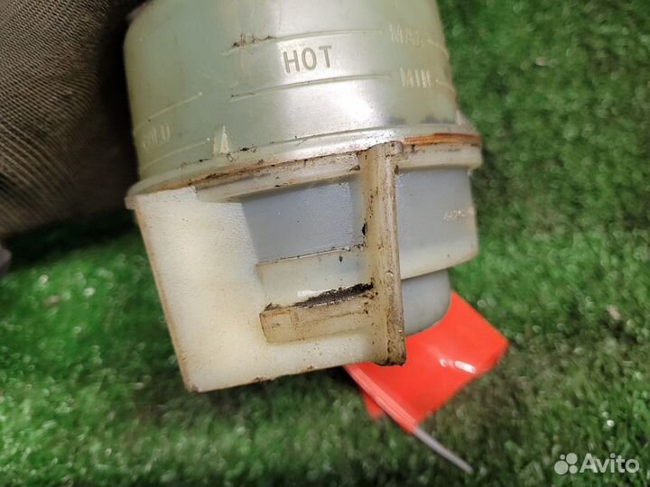 Бачок гур Toyota Camry 40