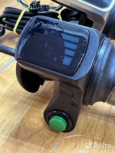 Ручка газа с индикатором заряда батареи на электровелосипед