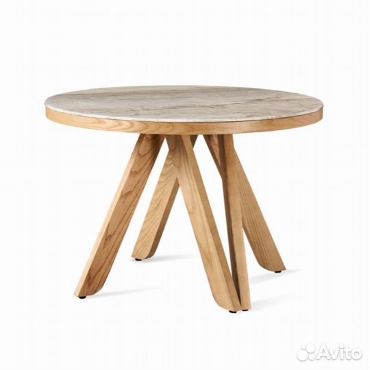 Стол круглый из дерева