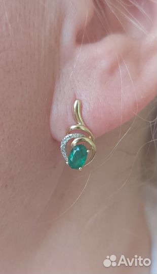 Золотые серьги с изумрудами мюз