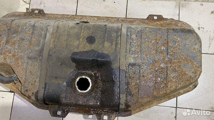 Топливный бак с крышкой Mercedes Benz W210