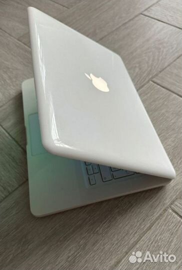 Apple MacBook 2010
