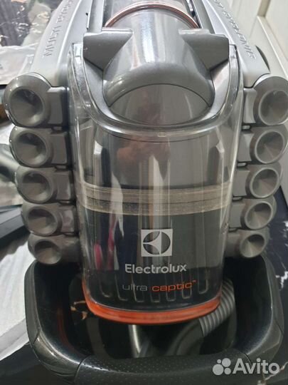 Пылесос Electrolux Ultra Captive EUC98TM