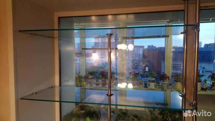 Полочки стеклянные для цветов (стеллаж) или бара