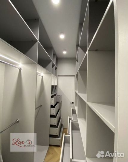 Стильные и удобные гардеробные в дом