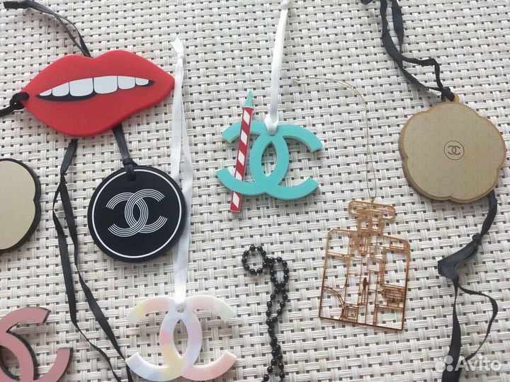 Шанель подвеска шармы лого