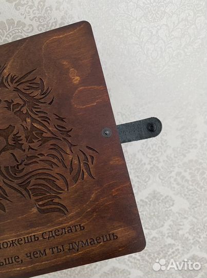 Ежедневник из дерева и кожи