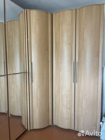 Шкафы, комод, стол