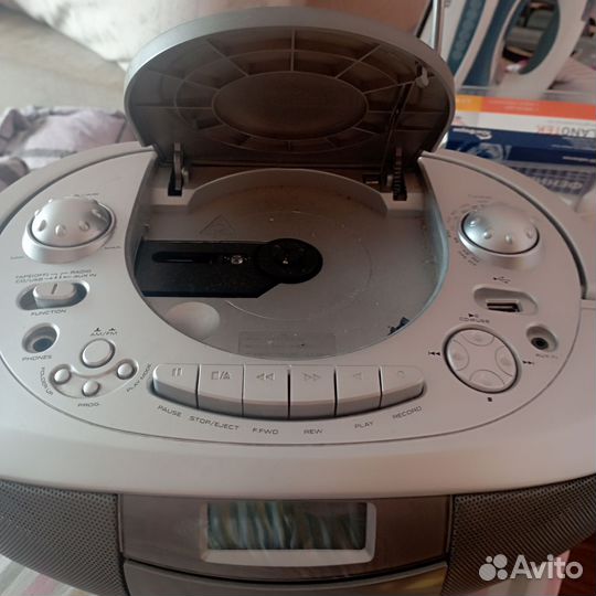 Кассетная CD/MP3/USB-стереомагнитола