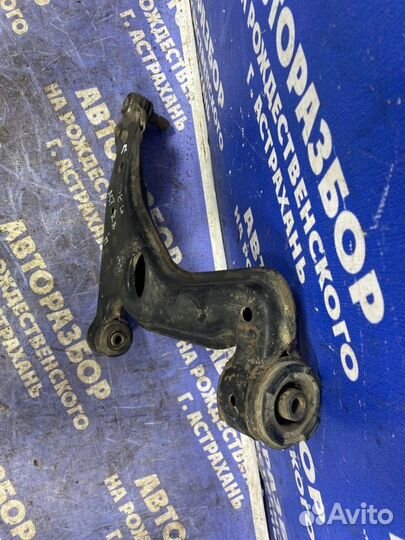 Передний левый рычаг Opel Astra H универсал 2012