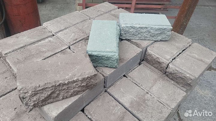 Кирпич рваный камень