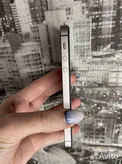 Телефон iPhone 5S 16gb