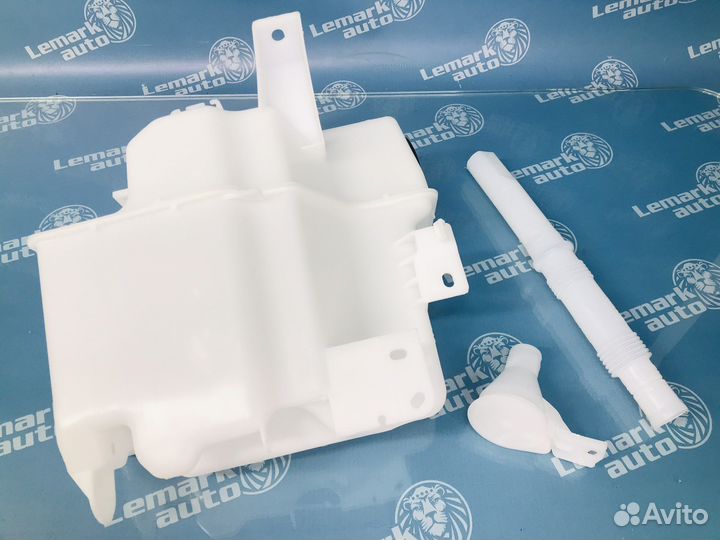 Бачок омывателя лобового стекла Mitsubishi Lancer