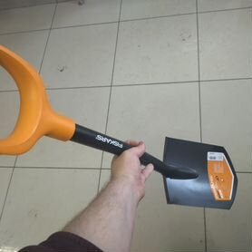 Лопата fiskars solid