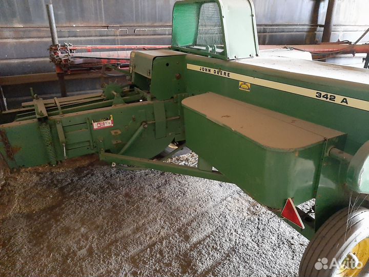 Пресс подборщик John Deer 342A