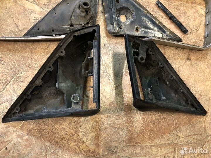 Резинки зеркал W124 купе оригинал