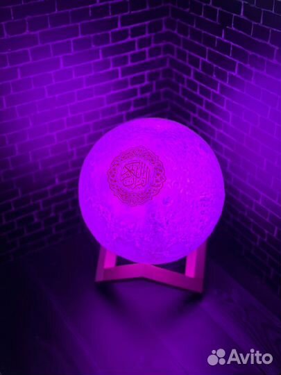 Лампа читающая коран Луна