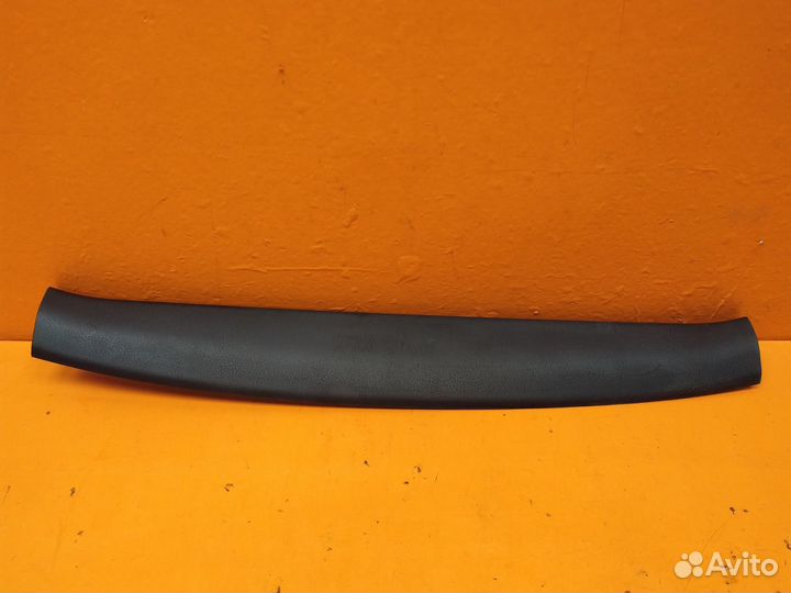 Накладка двери багажника Toyota Rav4 4 CA40