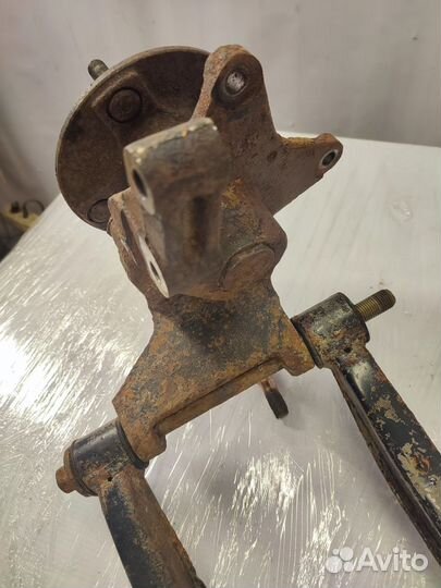 Кулак задний Nissan Primera P10