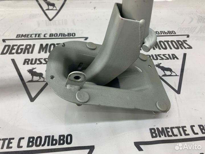 Петля багажника правая BMW 5 E60 03-10 41627111388