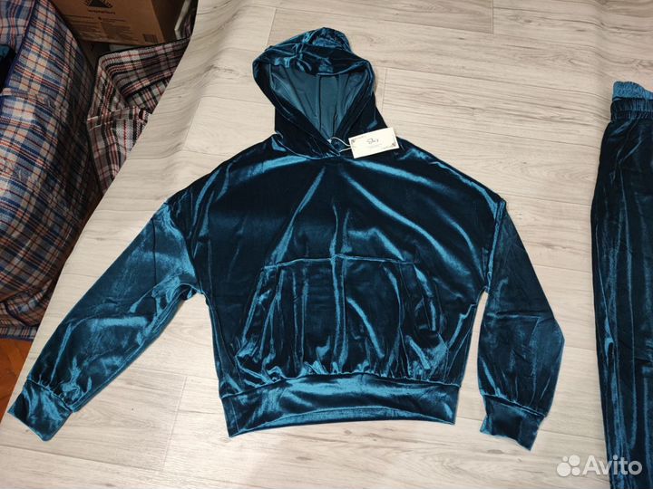 Женский костюм велюровый 42 (S)