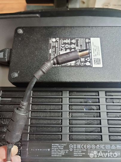 Игровой ноутбук Alienware 17 R5 p31e002