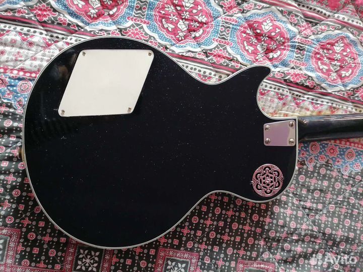 Гитара полуакустика