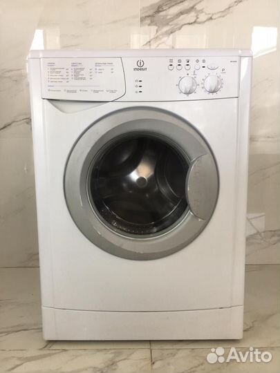 Стиральная машина бу узкая 4 кг Indesit wiun82