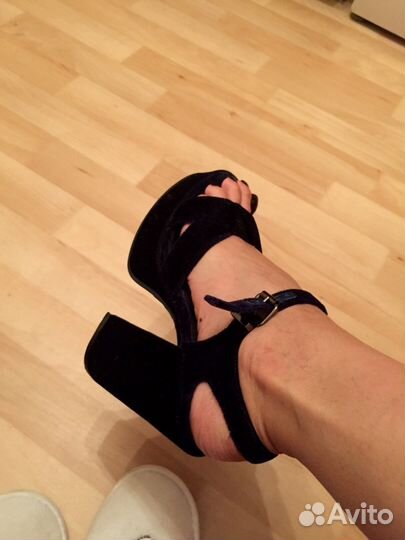 Новые босоножки из бархата