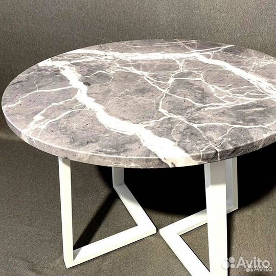 Стол круглый 'South Example'