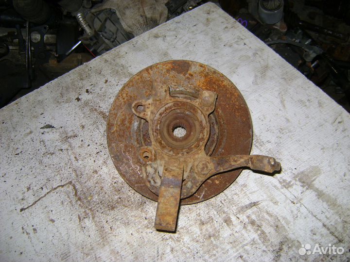 Кулак передний левый Ока