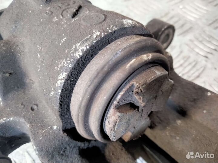 Суппорт задний правый Renault Megane 1