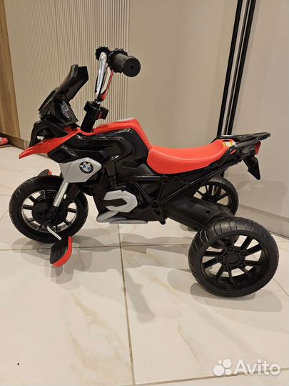 Трехколесный велосипед BMW