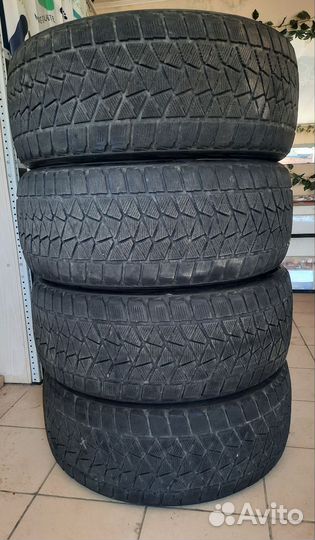 Bridgestone Blizzak DM-V2 285/45 R22