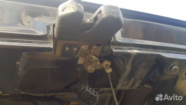 Замок крышки багажника на Volkswagen Passat B5