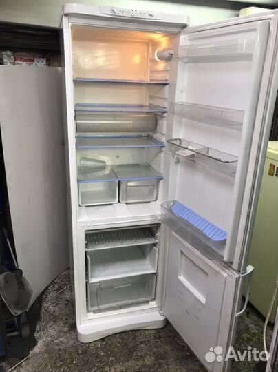 Холодильник Indesit