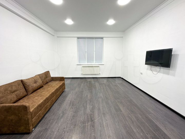2-к. квартира, 80 м², 1/13 эт.