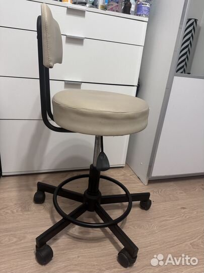 Стул мастера маникюра, лешмейкера