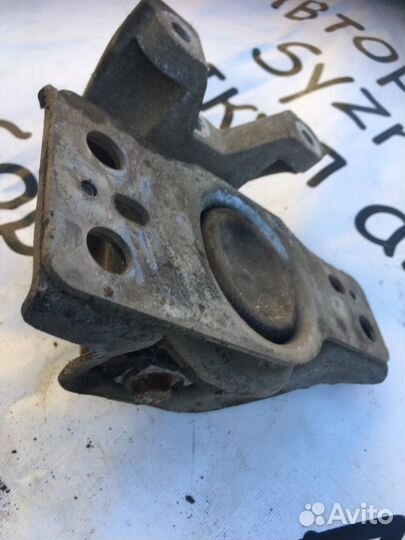 Подушка двигателя Nissan Note (E11) 2006-2013 прав