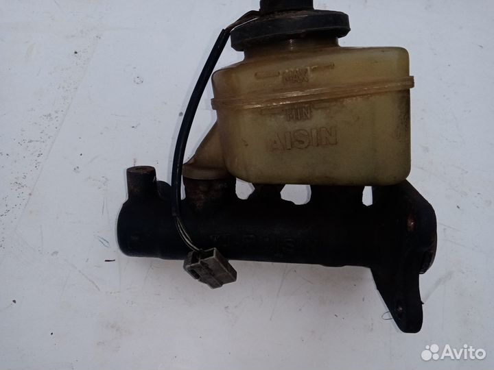 Главный тормозной цилиндр Toyota hilux surf 130