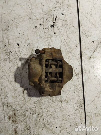 Суппорт тормозной задний правый Opel Omega B 1998