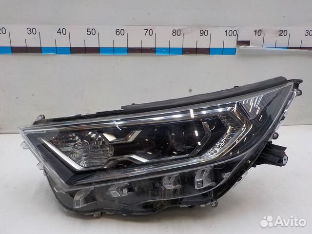 Фара левая Toyota RAV4