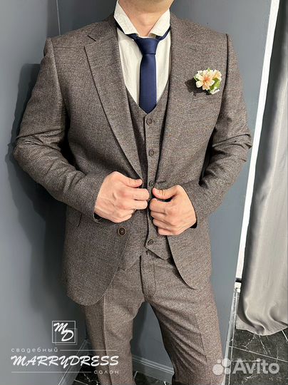 Мужской классический костюм тройка