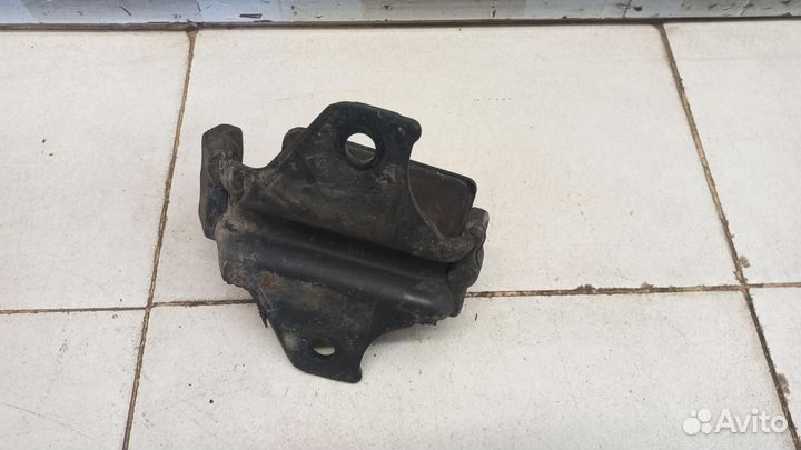 Опора двигателя левая Hi Lux 2015