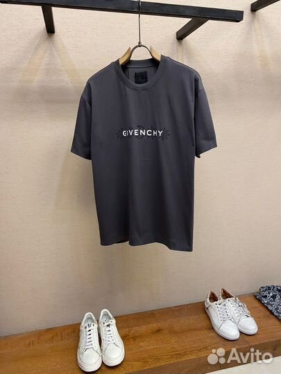 Футболка givenchy